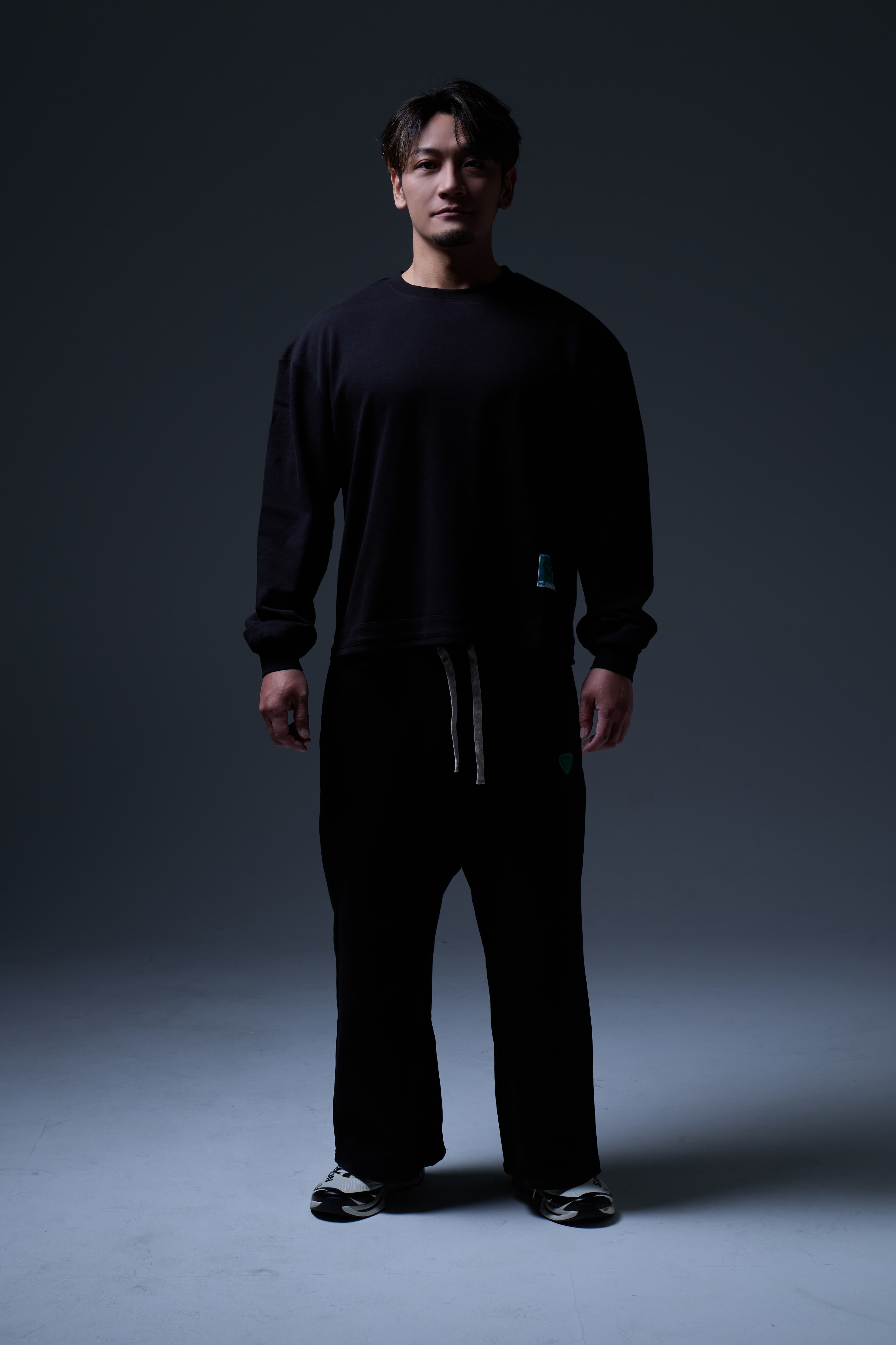 LONG T-SHIRT — BLACK
